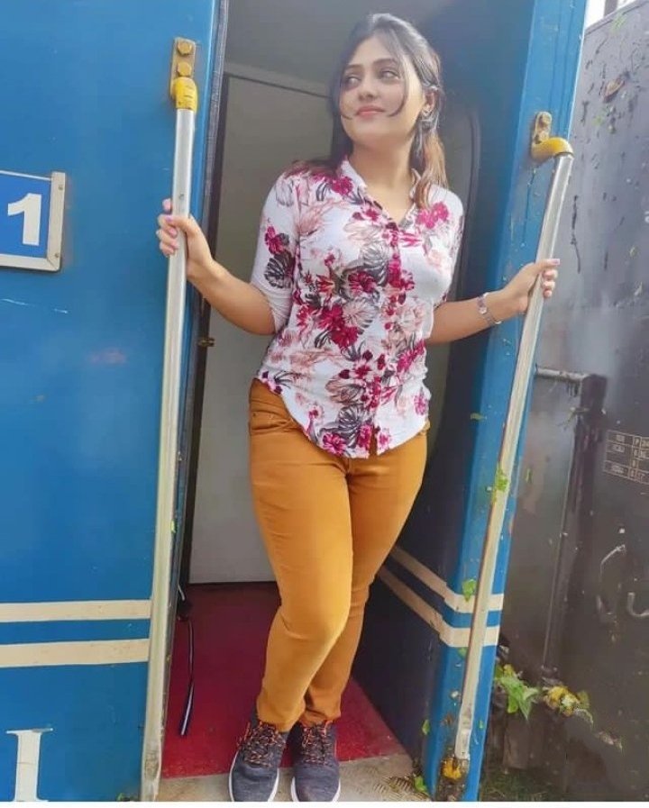 मै तो आ गई गांव दिवाली मनाने और आप