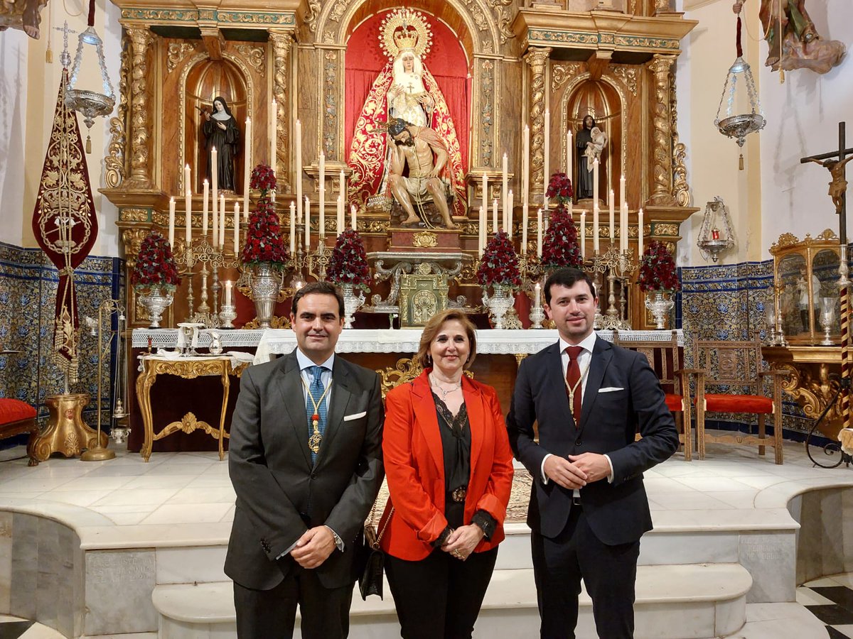 AytoConstantina's tweet photo. 🏅☦️🔴⚪ El sábado 22 de octubre tomaba posesión la nueva Junta de Gobierno de la @AmarguraConstan, con Carlos Rodríguez Sánchez a la cabeza, como Hermano Mayor. 
Desde el Ayuntamiento #Constantina les deseamos suerte en esta andadura y trasladamos nuestro apoyo institucional. https://t.co/adwWa7C8dd