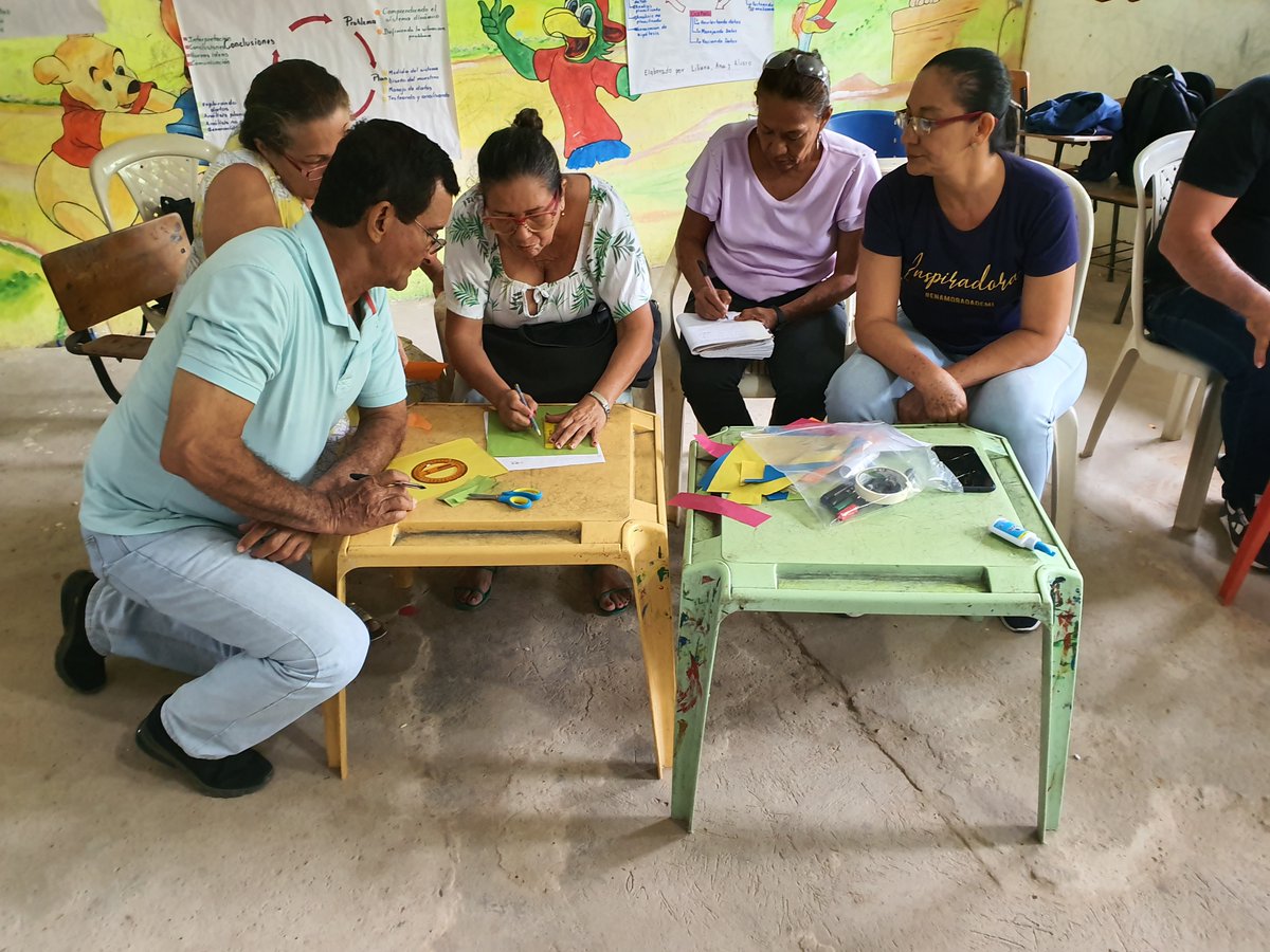 luisteffa's tweet photo. Docentes de la IED ANDRÉS DÍAZ VENERO DE LEIVA Fortalecieron el conocimiento disciplinar sobre identificación, uso y posibilidades de análisis de variables cualitativas y cuantitativas que permitan hacer descripciones de tipo estadístico en situaciones problema. @PTA_COLOMBIA https://t.co/KAy5OAbt7C