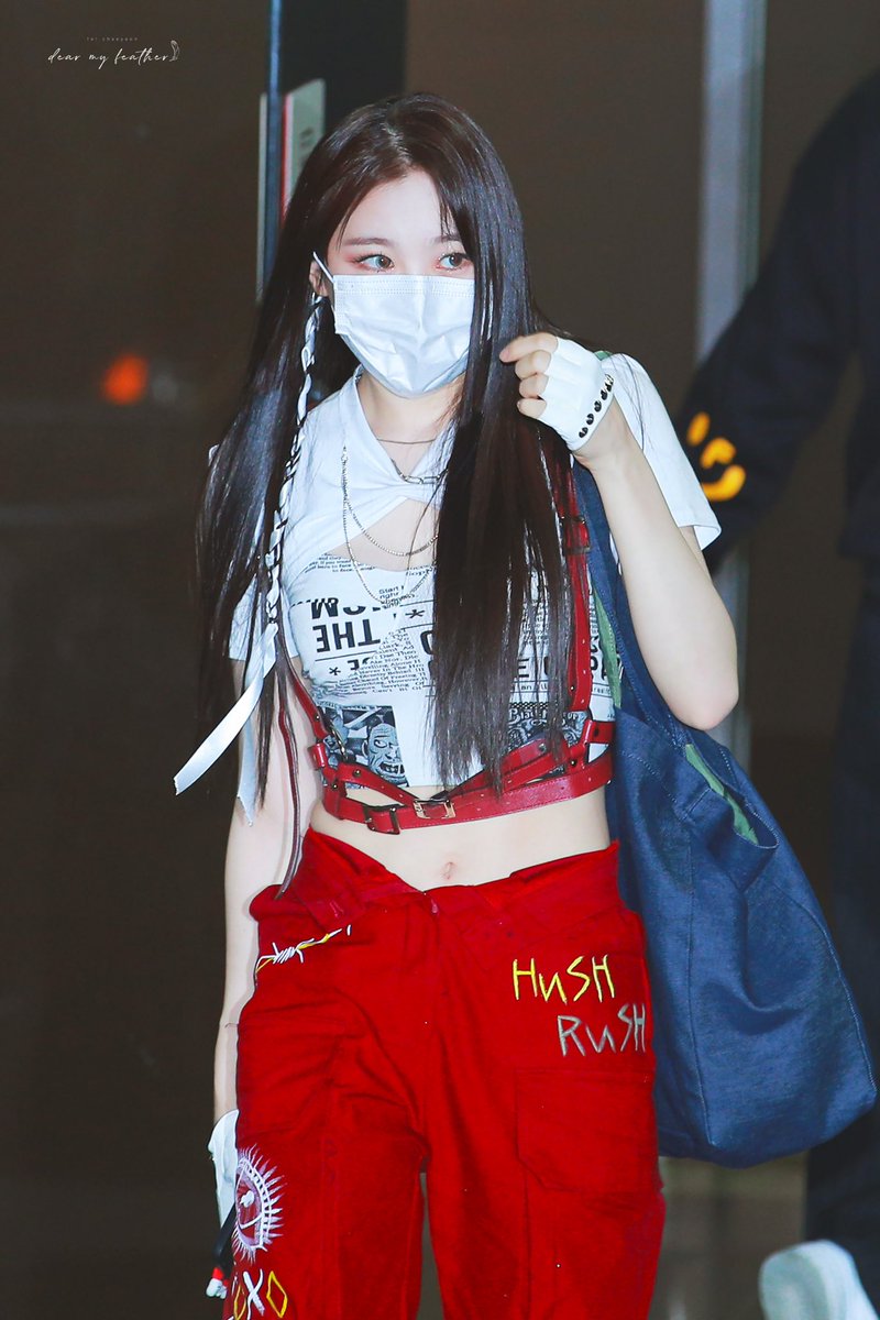 221021 뮤직뱅크 퇴근길

조명이야 뭐야
왜 이렇게 빛나🌟

#이채연 #LEECHAEYEON