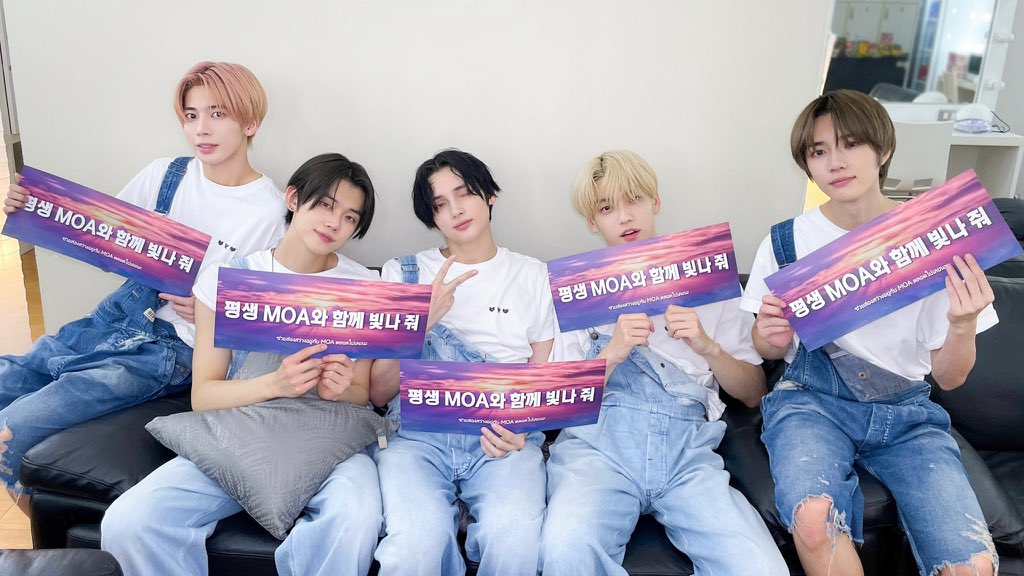 TXTUNOFFlClAL's tweet photo. my first vote for the twitter voting of worldwide fans choice for today! 

#MAMAVOTE #txt https://t.co/2CH5KLEcMm
