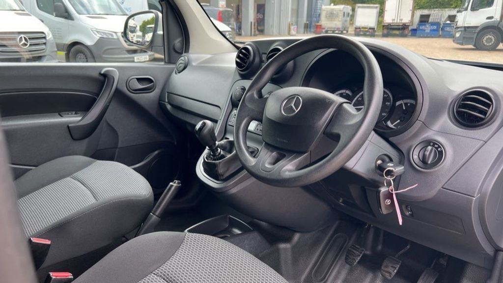 MarshallMercCV's tweet photo. #VanOfTheWeek at Marshall #Mercedes #Benz #Truck & #Van #Andover is this Mercedes Benz Citan 111 CDI LWB. Ther perfect urban delivery van!
Now only: £9,250 + VAT.
Call 01264 253663 or visit > https://t.co/2gRIXNYqNZ to find out more. https://t.co/wMy2NS2aR0