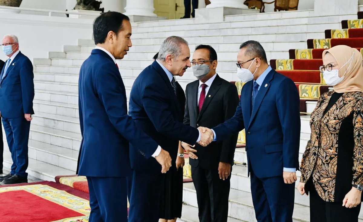ZUL_Hasan's tweet photo. Mendampingi Presiden @jokowi menyambut Perdana Menteri Palestina Mohammad Shtayyeh di Istana Kepresidenan Bogor. https://t.co/hrILcE5rka