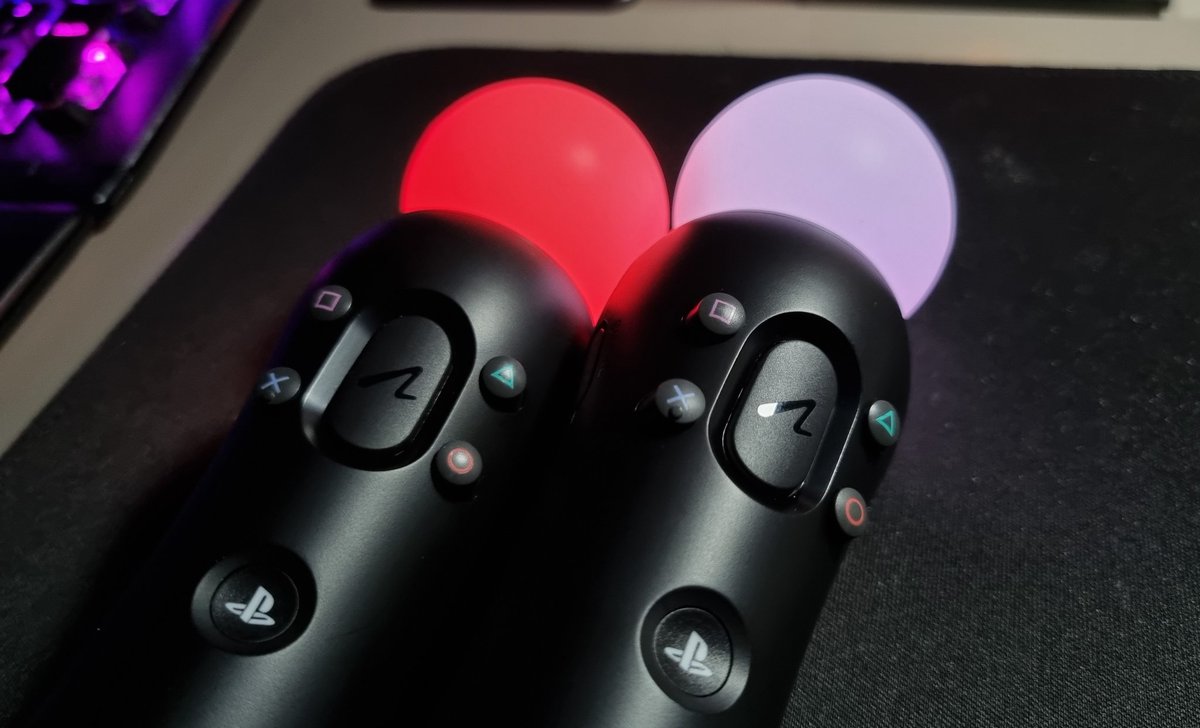 LuuZiaa__'s tweet photo. Petite folie du mois que j'ai que déniché chez EasyCash aujourd'hui :
Deux PlayStation Move, état neufs pour 50€ 🤌✨️
#PlayStationMove #PlayStation https://t.co/FtWfGNsJjQ