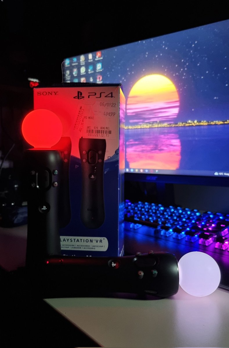 LuuZiaa__'s tweet photo. Petite folie du mois que j'ai que déniché chez EasyCash aujourd'hui :
Deux PlayStation Move, état neufs pour 50€ 🤌✨️
#PlayStationMove #PlayStation https://t.co/FtWfGNsJjQ