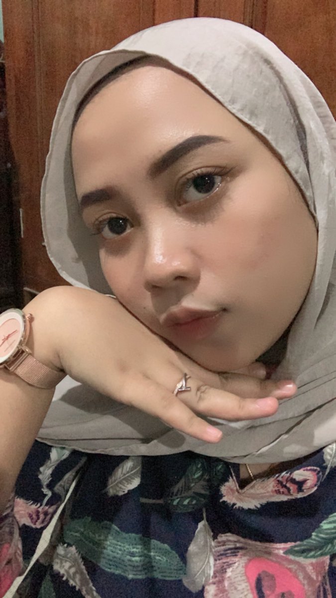 mellynad19's tweet photo. @ohmybeautybank Buat bingkainya pake alis viva dulu baru dalemnya diisi sama eyebrowkitnya LTpro https://t.co/QZvGy8us0W