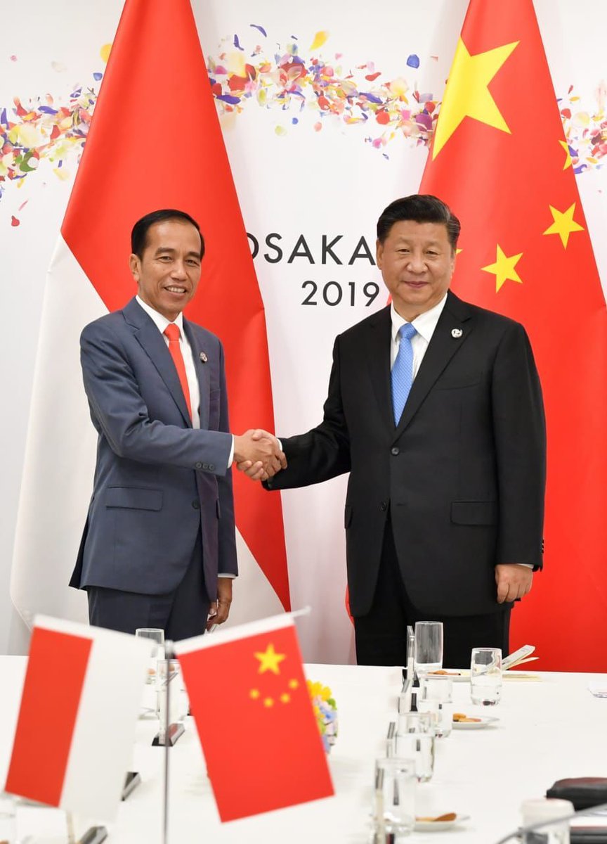 jokowi's tweet photo. Congratulations to President Xi Jinping on his re-election as General Secretary of the CPC. Looking forward to working together in further strengthening RI-China partnership and promoting peace, stability, and prosperity in the Indo-Pacific and beyond. https://t.co/j61akQXcNb