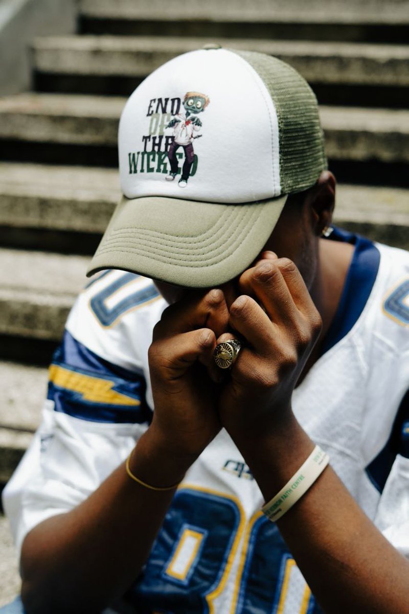 Creative_enny's tweet photo. I've got something to show you…

@OfficialTTWorld will be partnering with @LookAlivesoldie on releasing their latest trucker hats collection.

📸: @92exxplorer https://t.co/57AESMp6fN