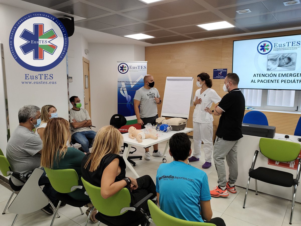 eus_tes's tweet photo. Continuamos con los talleres en subgrupos para poder aprovechar más si cabe la formación en pediatría. Un lujo contar con @IGangoiti y con Edurne como docentes.
Mila esker a ambos y a @OSIEECruces y @supcruces 
Eskerrik asko a los TES presentes por seguir formándose.

#TESVisible https://t.co/kEAivh2q9k