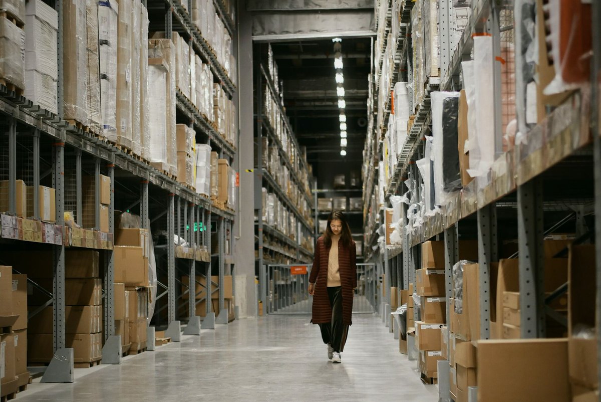 ElogisticUK's tweet photo. Customer orders are synced to our warehouse management system within minutes. The warehouse will be then notified to start the pick n’ pack process so that it can be dispatched as soon as possible.

Find out more about how we work https://t.co/dboFMLQNJ6 #BirminghamHour https://t.co/y7xgEOOTpC