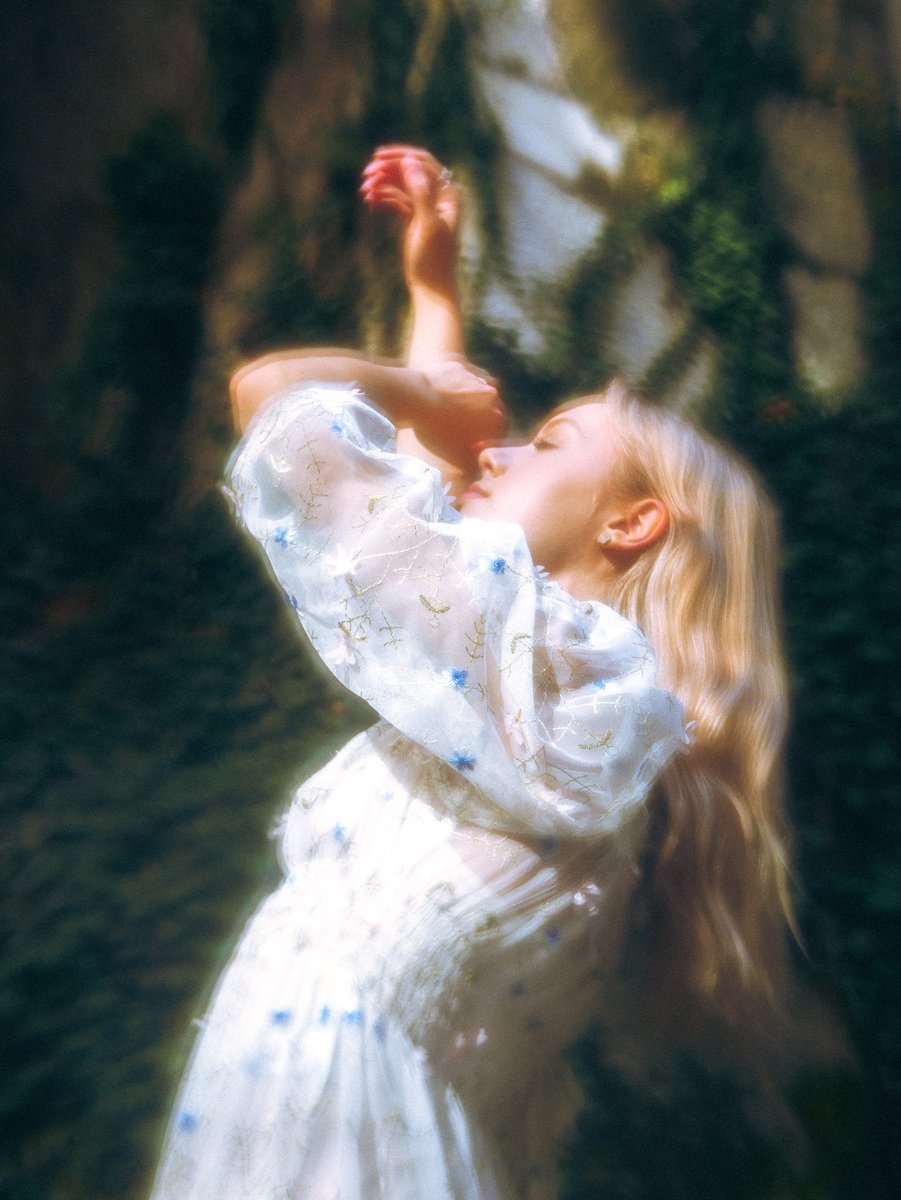 Selezenkaaa's tweet photo. Allez petite série pour fêter ça, j'ai testé les filtres cokin en shoot et merci jean parce que c'est juste INCROYABLE ( ça fait 1 mois que j'attends de retoucher bordel ) que du love
#photography #colours #portrait #cokin https://t.co/DvmFN1YeVG