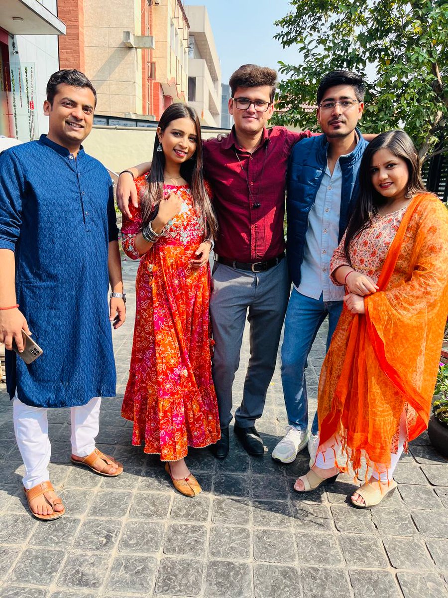 mansiragini's tweet photo. ये दिवाली आपके जीवन के अंधकार को मिटाए और रौशनी से भरा भविष्य लेकर आए 

#HappyDiwali #HappyDeepavali 
#Deepavali https://t.co/Juf07mhpwP