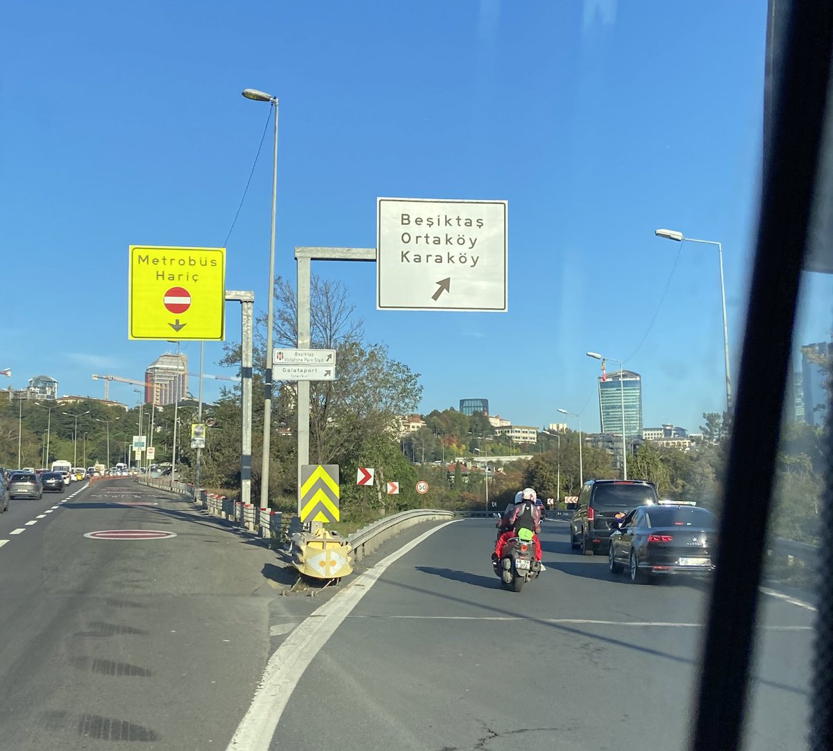 Sağdakiler bok yoluna gitti

Yapmak için 29 yıl (veya 39) beklediğim espri.