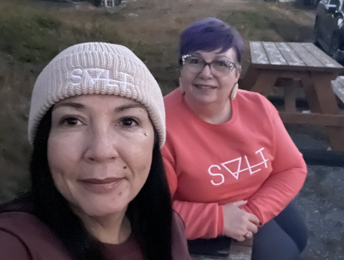 MelitaPaul's tweet photo. Enjoying the beautiful Fall nights! #sistertime #lovefallnights #WinterIsComing #fallfires https://t.co/KfFv2ni0jN