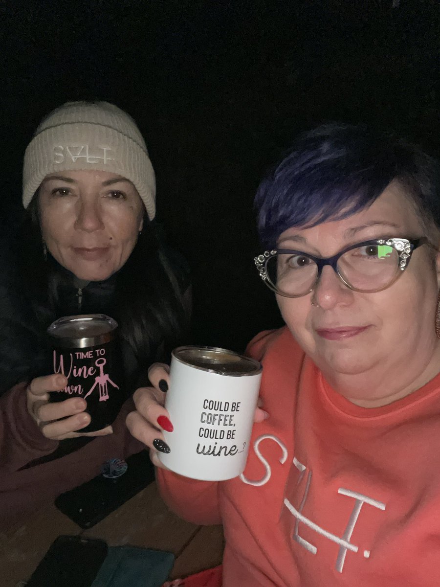 MelitaPaul's tweet photo. Enjoying the beautiful Fall nights! #sistertime #lovefallnights #WinterIsComing #fallfires https://t.co/KfFv2ni0jN