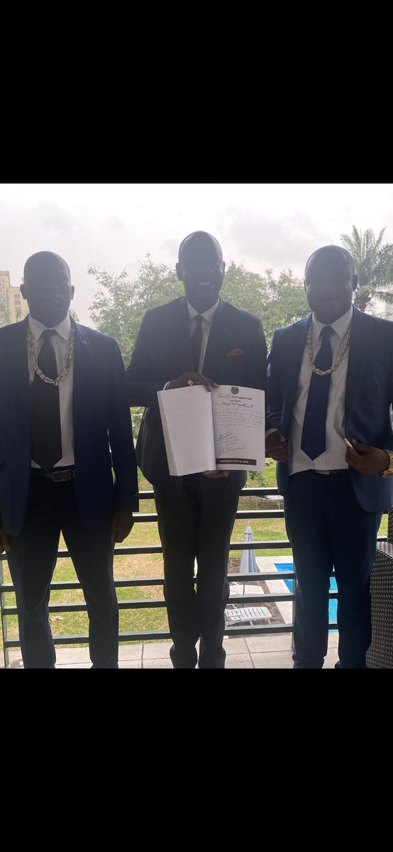 OgaJok's tweet photo. Il a plu à Leurs Majestés, les Chefs coutumiers du Territoire Mahagi en ITURI, Chef Jean Faustin NYIPIR et Chef Arnold LOKWA, d'échanger en notre résidence ce jour autour de Mapatano Festival. Initiative que les Chefs  encouragent vivement https://t.co/A2guEGkRFl