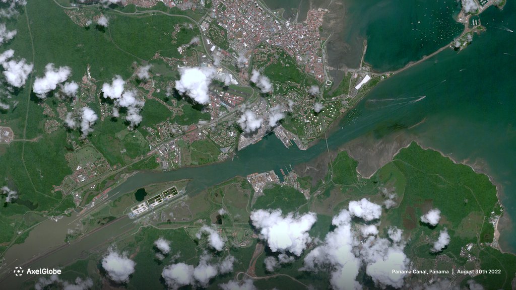 axelspace's tweet photo. #Panama Canal
Ship leaving Panama Canal toward the #Atlantic Ocean. #Cocoli Locks visible on the left are used to rise the ships high enough to cross the #Continental Divide.
#SpaceWithinYourReach
#宇宙を普通の場所に
#Axelspace #space #satellite #AxelGlobe #GRUS #remotesensing https://t.co/gRnp1HrbxW