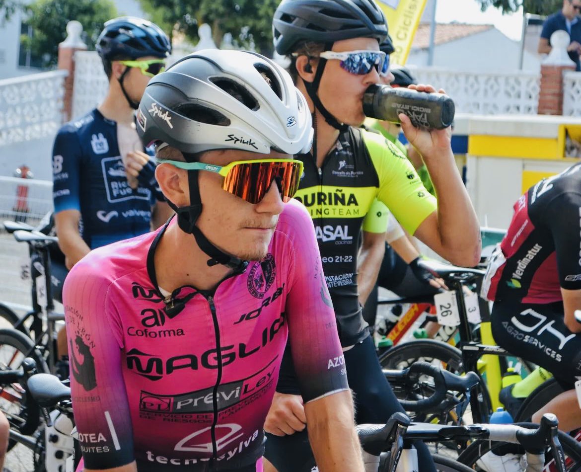 ciclismo_joven's tweet photo. ALEJANDRO LUNA (2002/🇪🇸/PREVILEY 🇪🇸) GRAN TEMPORADA. 🚴‍♀️ con una buena trayectoria JR (KOMETA 🇪🇸), el año pasado en su debut SUB-23 no pudo estar a su nivel, pero este ha dado un PASO ADELANTE. Sus últimos 2 meses de competición han sido MUY BUENOS, para mí 1 de los 🚴‍♀️🔝SUB-23 🇪🇸. https://t.co/diIcKe1G4g