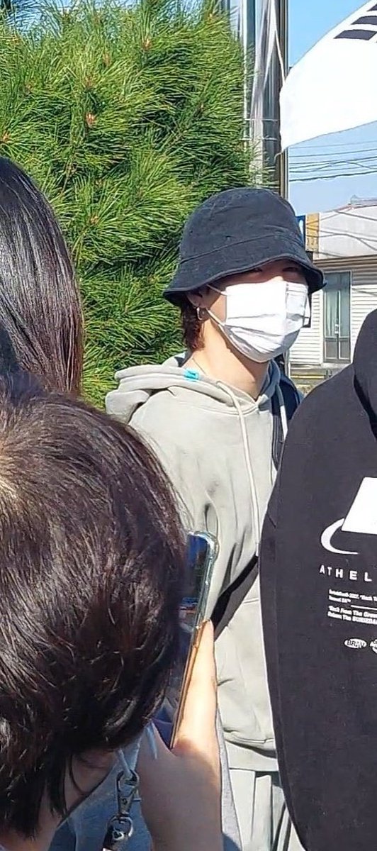 funnyjimin1's tweet photo. Jimin went to say goodbye to his friend Sungwoon that was enlisting today 😭😭 Jimin is truly an angel https://t.co/75tbvoHYYK