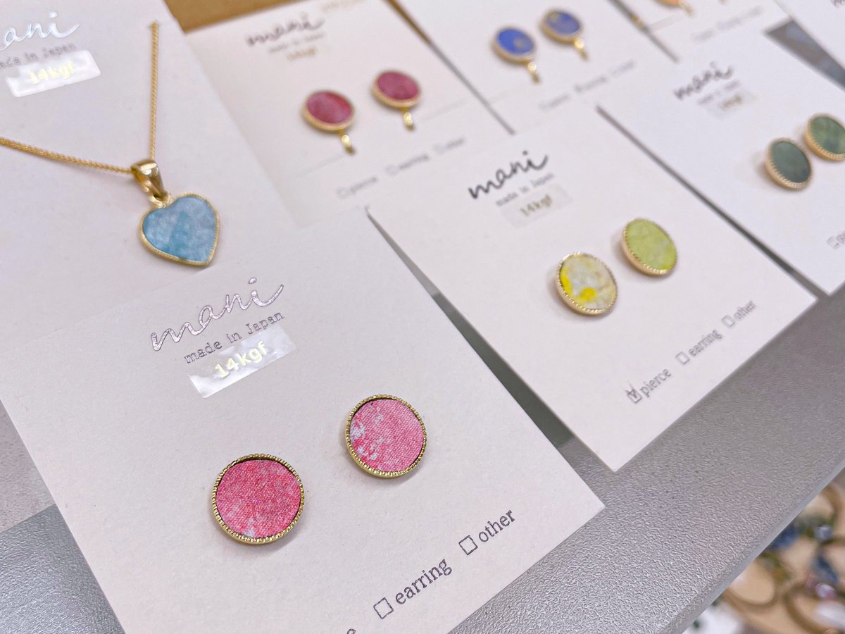 beppin_deco's tweet photo. 💙mani @2mani2mani2 💙

🎨オリジナルテキスタイル🎨
アクセサリー✨

布とは思えない美しさと
軽い着け心地が
魅力🐰🤍

とってもお得な
リング＆耳飾りのセットも
ご紹介中です！ https://t.co/Zl9JosTUem