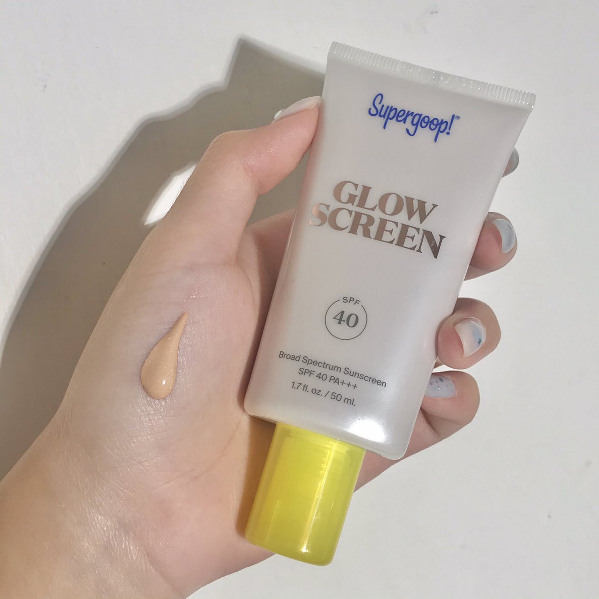 khunkhaiptk's tweet photo. กันแดดของ Supergoop คือเดอะเบส!!! ทาแล้วผิวโกลว์ทันทีที่ทาเลย นี่ใช้แล้วชอบมากแบบมากๆ เนื้อเห็นเป็นสีแบบนั้นแต่เวลาทาคือกลืนไปกับผิวเลยนะ ทาแล้วผิวฉ่ำวาวแบบผิวสุขภาพดี หลอดนี้มีค่า SPF40 นะใช้แล้วสบายผิวมากเชียร��ให้มี!!! https://t.co/wRMdeWXQh1