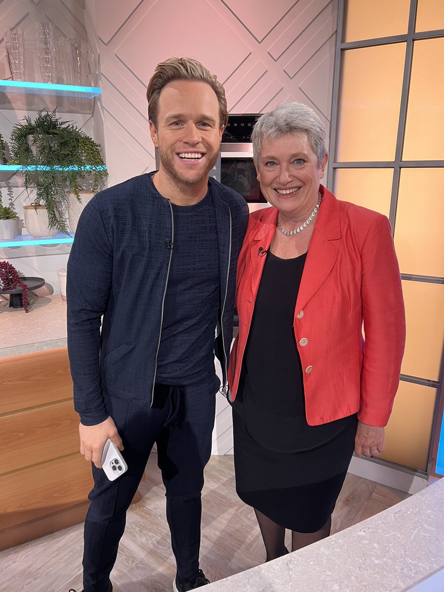 Exciting to talk to Christine Lampard on @lorraine about my book The Long Shot today. Outsider’s look into the inside of government. Proceeds to @nmite_ac and @KindredSquared Look who I met on the way out!! @ollymurs