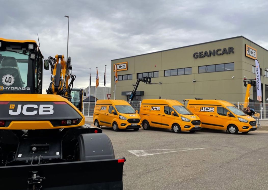 noticiasmaquina's tweet photo. GEANCAR MAQUINARIA inaugura nueva base en Lleida https://t.co/RfAFULAPtN #CONSTRUCCIÓN #MOVIMIENTODETIERRAS #baseLleida #Geancar #maquinaria https://t.co/KnyXhREyye