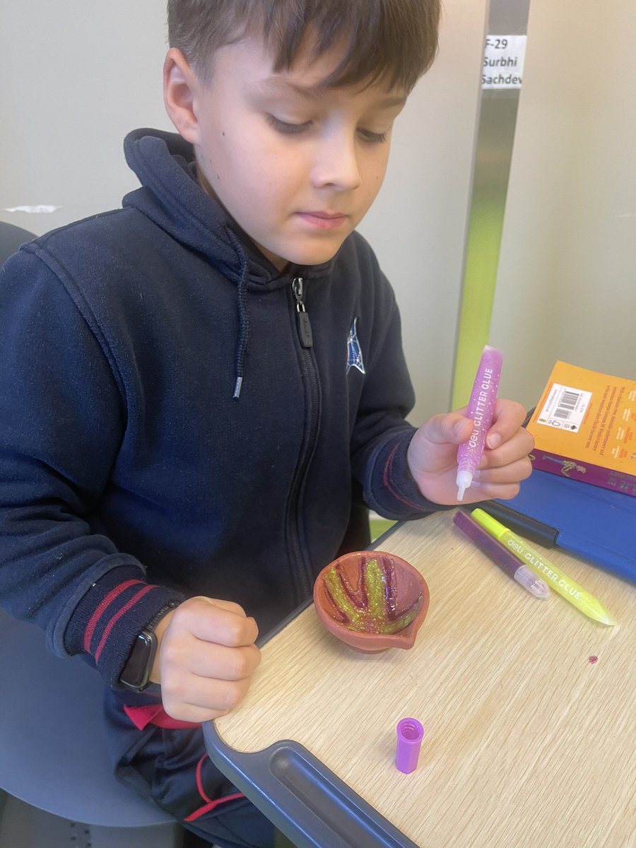 Happy Diwali from 3SS 🪔 ! Ss learned about the importance of Diwali, understood why it’s celebrated and decorated #diyas to celebrate the Festival of Lights. May this Diwali bring joy, happiness, love and laughter to your lives 💕🪔 <a href="/DAAElementary/">DAA Elementary</a> <a href="/gems_daa/">GEMS DAA</a>