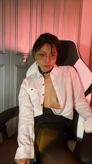 1 or 2? https://t.co/ApSLf5k991