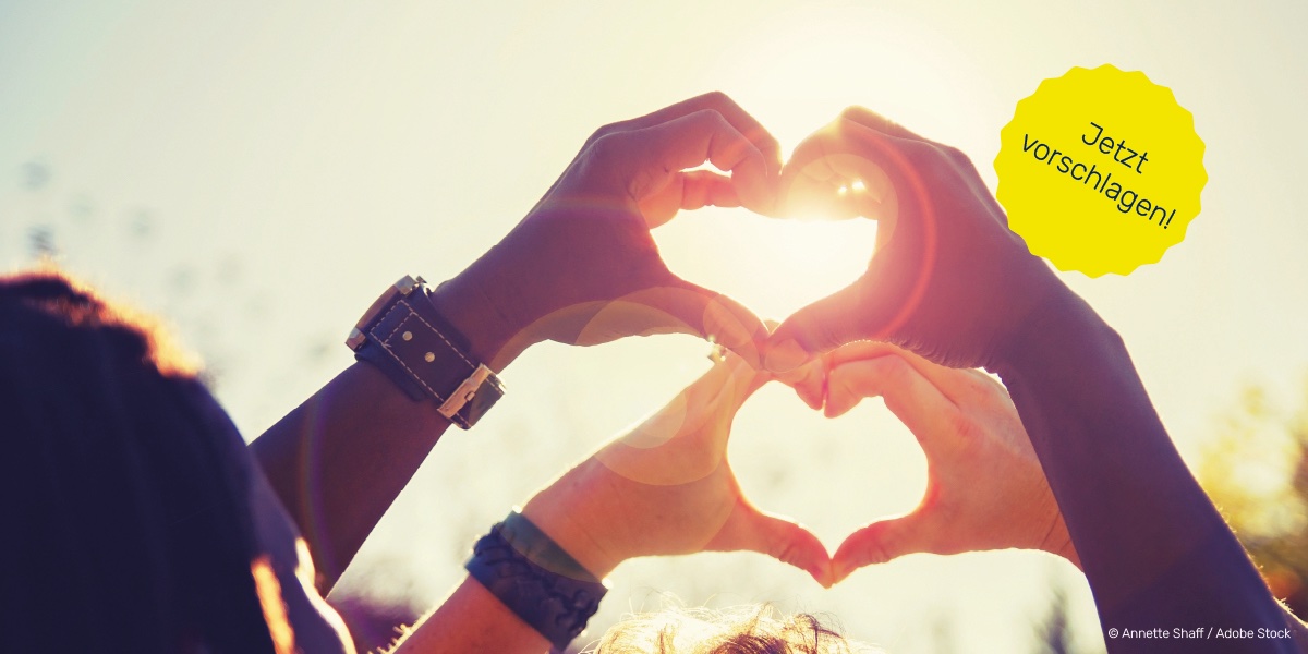 Wir suchen Menschen, die #bescheiden im Hintergrund stehen, weil das Begleiten und Umsorgen einer geliebten Person wichtiger für sie ist.💜andeinerseite-preis.de Jetzt Vorschlag einreichen! Der Preis ist mit 3.000 € dotiert. #diagnose #krebs #heldin #held #hoffnunggestalten