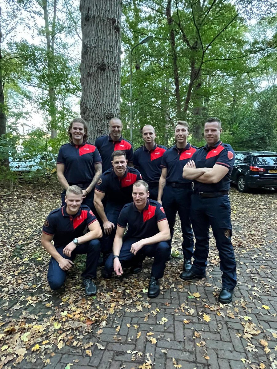 bwschiphol's tweet photo. Een mooie dag vandaag op de luchthaven. De start van ons nieuwe “blikkie”. Herman, Xander, Michael, Sander, Leon, Ruud, Jordi en Stefan; heel veel succes met de basisopleiding en welkom bij ons team. https://t.co/oMN8snR7nF