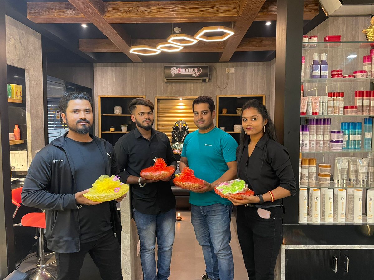 Studio49bbsr1's tweet image. ଶୁଭ ଦୀପାବଳି🪔
ଦୀପାବଳି ର ଏହି ପବିତ୍ର ଅବସର ରେ ଆପଣ ସମସ୍ତଙ୍କୁ ଆମ #Studio49 ପରିବାର ତରଫ ରୁ ଅନେକ ଅନେକ ଶୁଭେଚ୍ଛା ଓ ଶୁଭକାମନା 💕🪔🎆🧨🎇

#Deepawali #Odisha #Odia