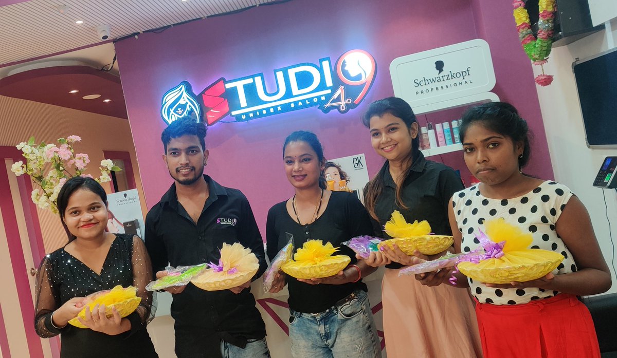 Studio49bbsr1's tweet image. ଶୁଭ ଦୀପାବଳି🪔
ଦୀପାବଳି ର ଏହି ପବିତ୍ର ଅବସର ରେ ଆପଣ ସମସ୍ତଙ୍କୁ ଆମ #Studio49 ପରିବାର ତରଫ ରୁ ଅନେକ ଅନେକ ଶୁଭେଚ୍ଛା ଓ ଶୁଭକାମନା 💕🪔🎆🧨🎇

#Deepawali #Odisha #Odia