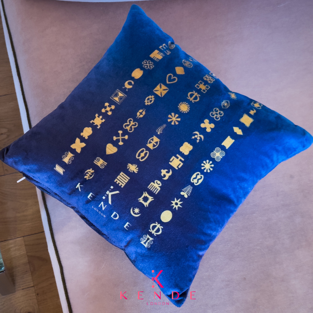 KendeLDN's tweet photo. Comfort and Design Combined 😍🥰

#Kende #cushions #LifeAtHome #comfort #design #african #print #love #home #gifts #christmas #blue #mondaymotivation #velvet #shimmer Buy Now at Kende

https://t.co/xUSg4PEHU6 https://t.co/Fud7AgFn9p