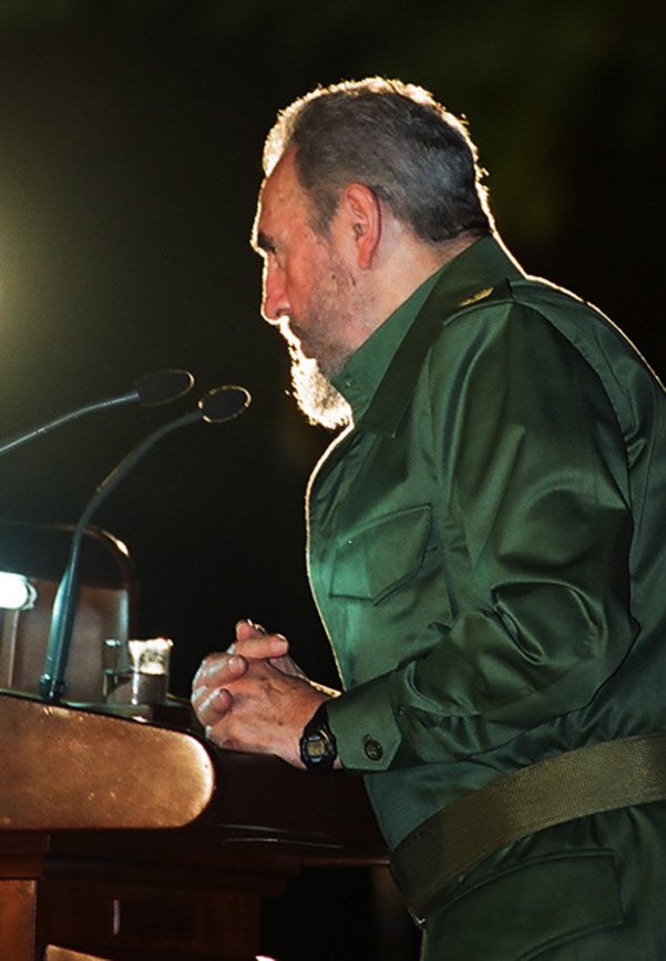 #Fidel: "Nada es más preciado que la solidaridad entre las comunidades humanas. Los hombres pasamos; los pueblos y sus realizaciones son eternos".