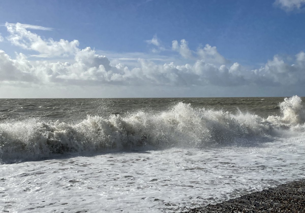 EmmaCameron9's tweet photo. Surf and clouds #WritingWalks https://t.co/Ng9prsRWE7