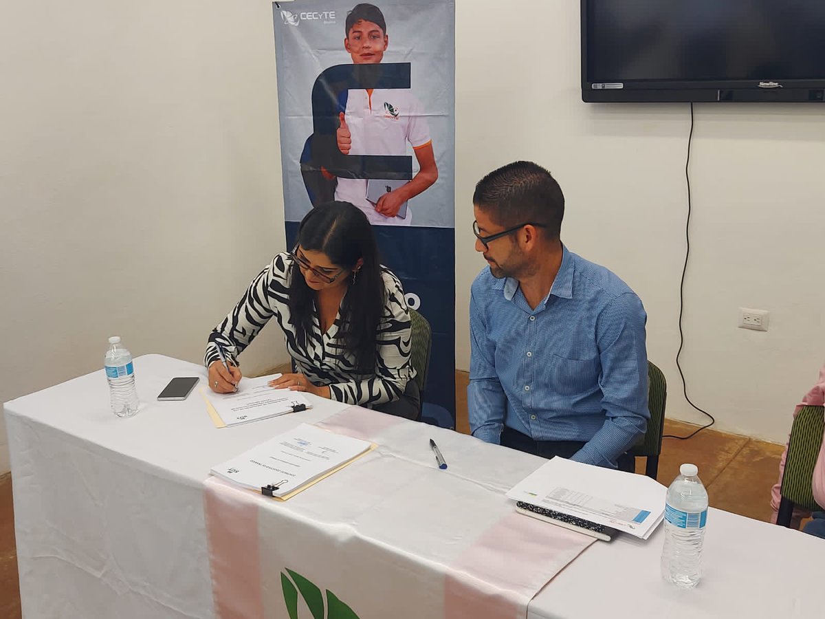 sutcecytesin1's tweet photo. https://t.co/FXBGIdpxfx
Evento significativo de la firma del Contrato Colectivo de Trabajo y del Reglamento de la Comisión Mixta de Escalafón entre Director General del @CECyTESin y la Secretaria General del @sutcecytesin1 https://t.co/ASslO9zYhs