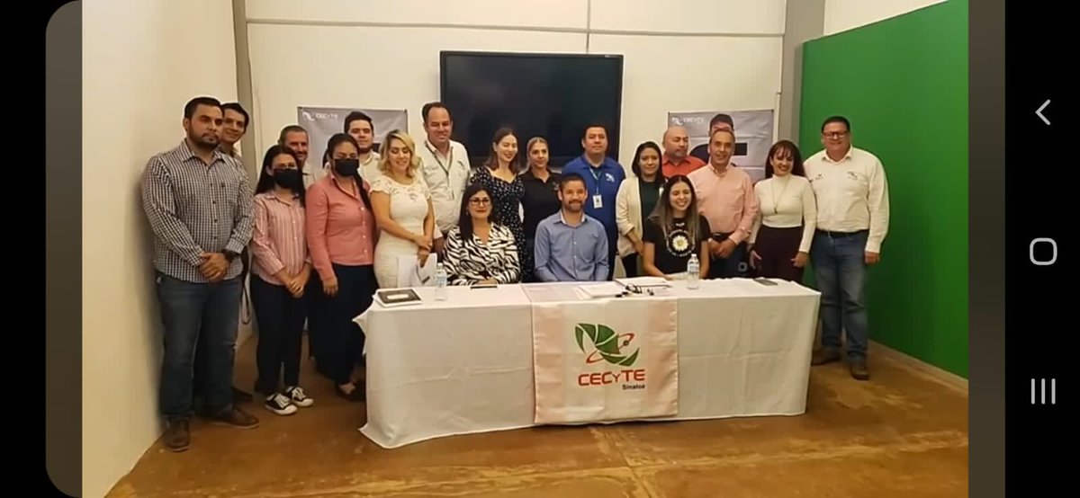 sutcecytesin1's tweet photo. https://t.co/FXBGIdpxfx
Evento significativo de la firma del Contrato Colectivo de Trabajo y del Reglamento de la Comisión Mixta de Escalafón entre Director General del @CECyTESin y la Secretaria General del @sutcecytesin1 https://t.co/ASslO9zYhs