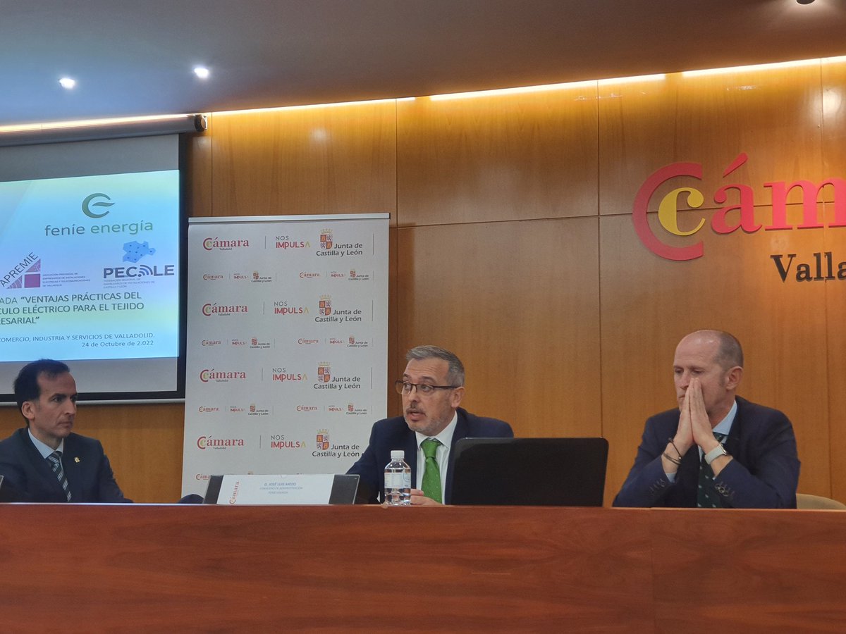 apremie_va's tweet photo. José Luis Mozo presentando nuestro potencial como
Operadores de infraestructura de recarga en #CastillayLeón @fenieenergia en la Jornada sobre el Vehículo eléctrico en #CyL
@apremie_va @PECALE_INSTAL @cam_valladolid https://t.co/LIuiN5QZ53