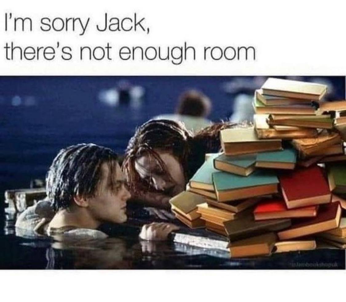 🤣 This is what I call "right priorities". Who can relate? 
#BookTwitter #AuthorsOfTwitter #WritingCommunity #selfpublishing