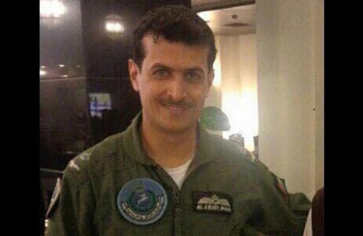 تسريح الطيار الأردني #مجدي_الصمادي
 بعد رفضه زيارة عمل لأسرائيل 
 حيث قال:
(التحقت بالجيش لمحاربة إسرائيل لا لزيارته)
رجال لا تنسى🤨👇