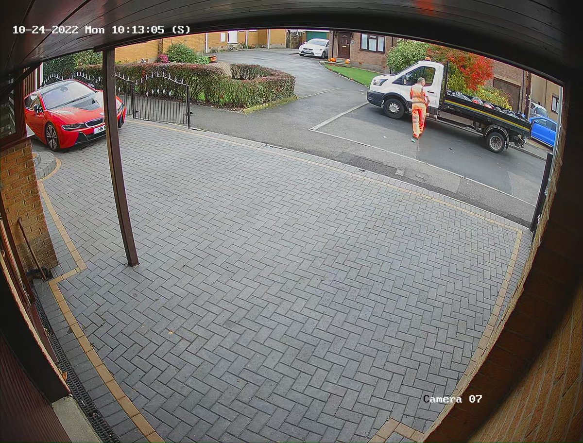 markhannigan's tweet photo. @RMBCPress 

Maybe you would like to ask you chap to come and clean up the dog s*!t he dropped all over the floor then just looked at before driving off.  

He may also wish to clean the alley way while he is at it!  

@christophe_read  

#disgusting https://t.co/zxtZ6Vh5iF