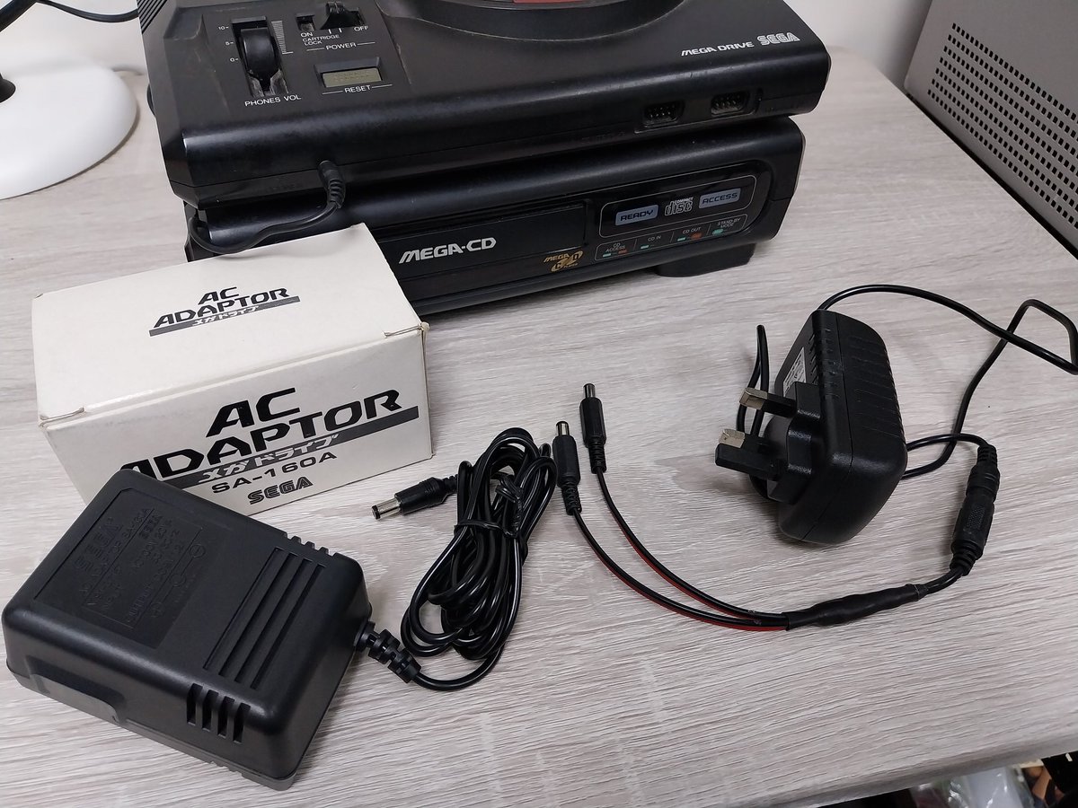 #MegaCDMonday and #MegaDriveMonday with some hardware! Usually I use my official Mega Drive power bricks (this one is CIB); however I recently got this power  brick that can power both the Mega Drive and CD at once! 

Do you use original power bricks? Or do you prefer new ones?
