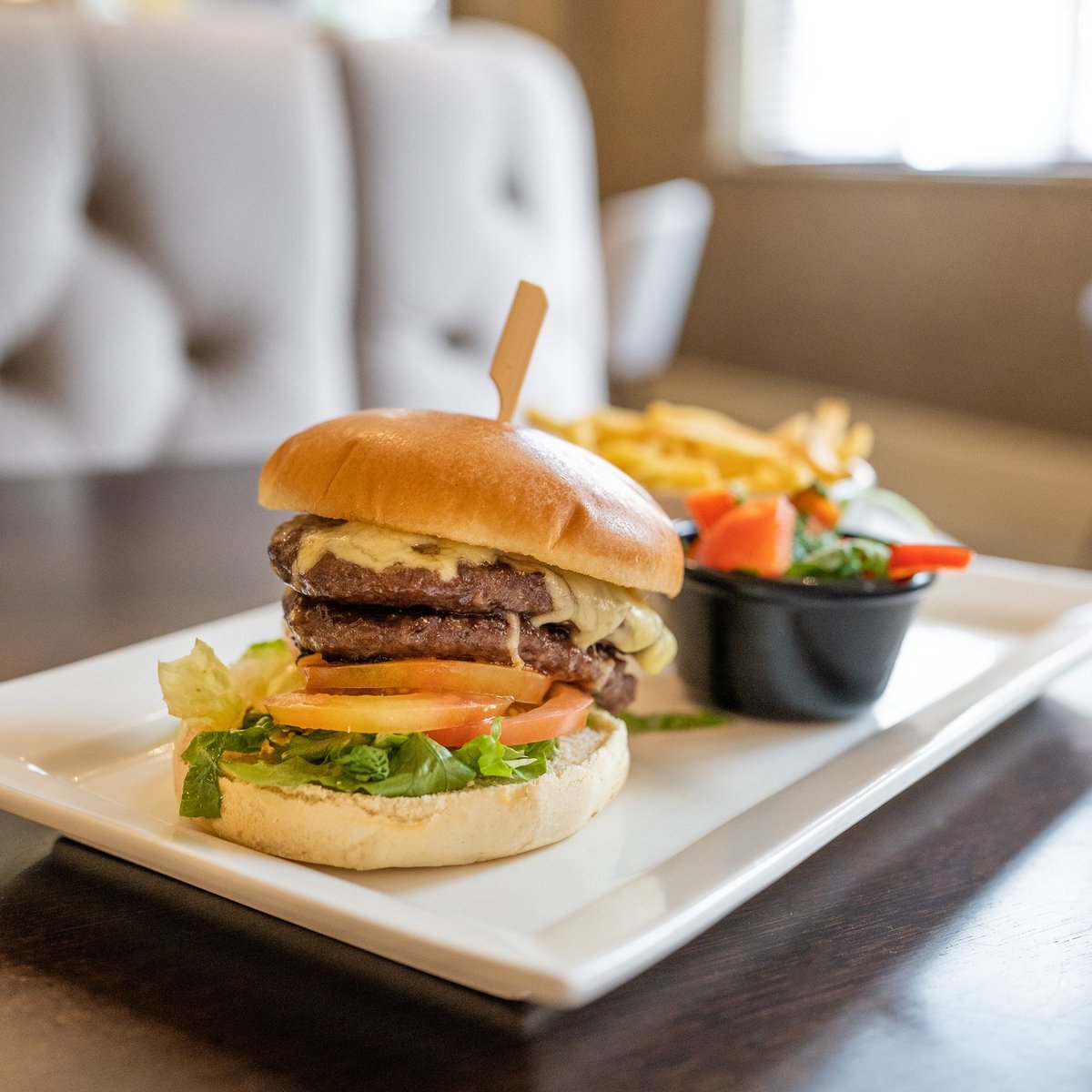 RedworthRetreat's tweet photo. Been thinking about delicious food? 😍
Cure those Monday blues and treat yourself to Dinner in the Lounge. ✨ https://t.co/dRu1WQCPaK