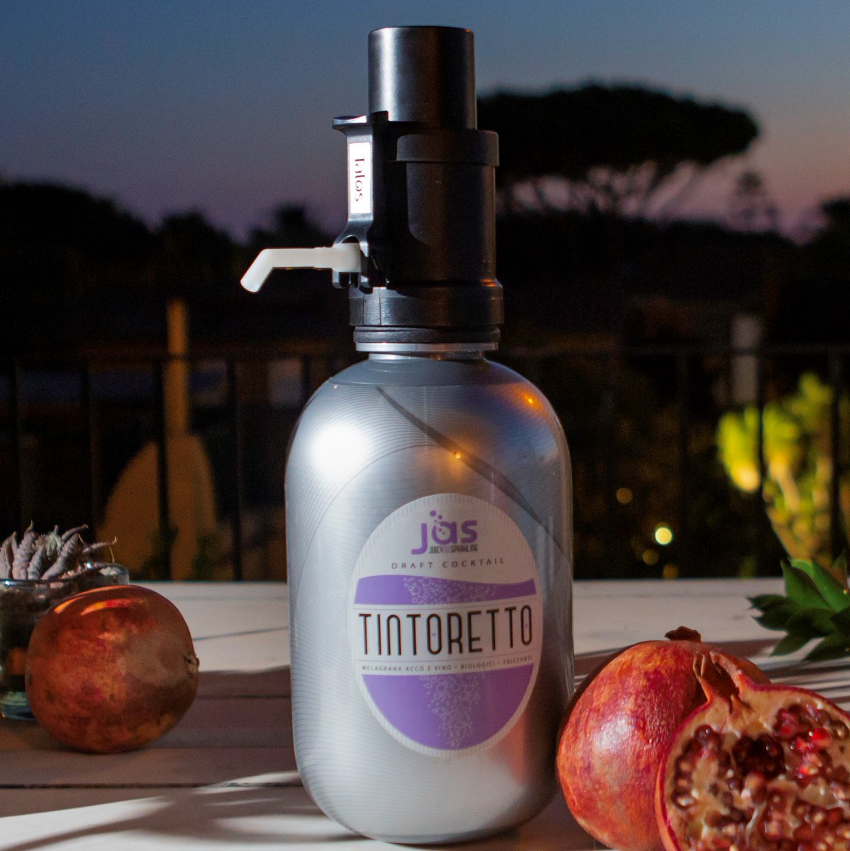 Stai organizzando un party per un amic* e vuoi fargli una sorpresa?

Ti aiutiamo noi: Tintoretto leggero e frizzantino, compagno ideale per feste e aperitivi!

⇒ the-jas.com

#JasDrinks #Sparkling #readytodrink #aperitivo  #drink #lunedì