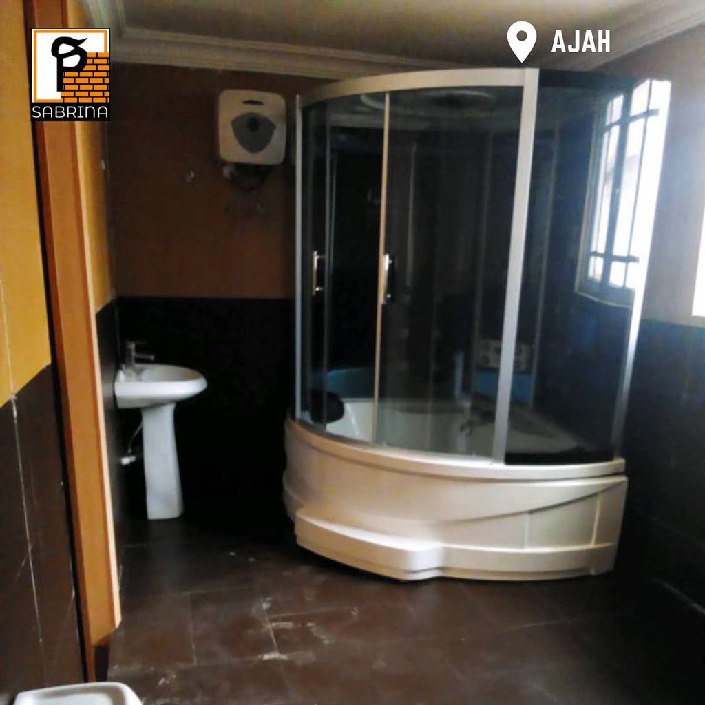 sabrinaproperty's tweet photo. Newly built 5 Bedroom Detached House, with all ensuite rooms, and a swimming pool.

📍Salem, Lekki, Lagos. 
🏷 NGN 190M.

For more information please contact 08053696309, 08053696307

#Listing #Lagos #Lekki #Salem
#LagosRealEstate #NigeriaRealEstate
#RealestateNg #HouseForSale https://t.co/iRqIyIigUQ