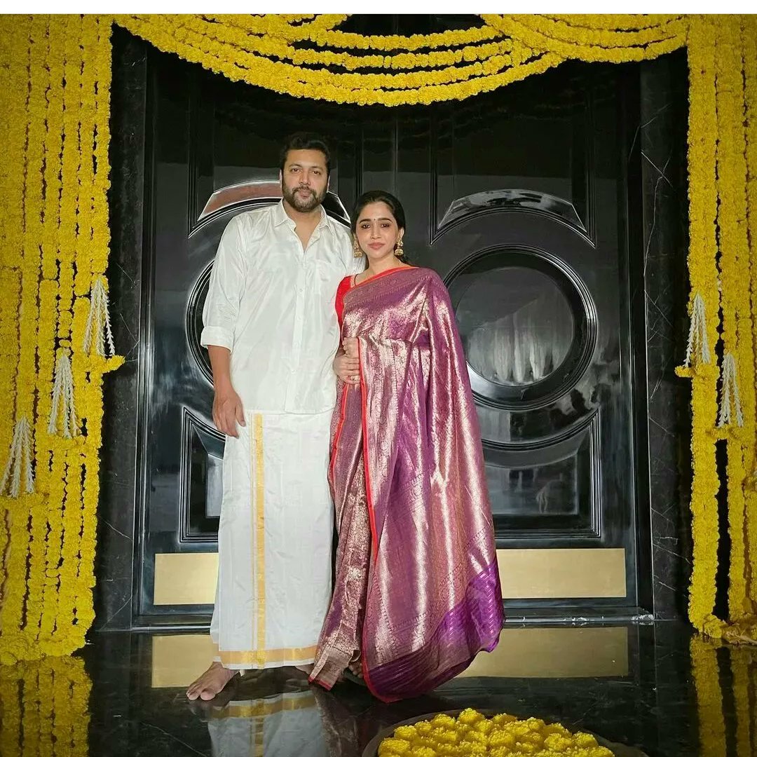 . @actor_jayamravi Family Pic #Diwali    #HappyDeepavali    #HappyDiwali    #Deepavali    #KollywoodCinima #தீபாவளி #தீபாவளிநல்வாழ்த்துக்கள்