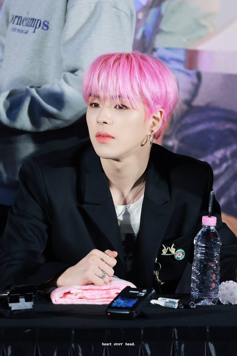 HoH723's tweet photo. 221023  HQ

📝🌸

#윤재혁 #YOONJAEHYUK #ジェヒョク    #尹材赫 #트레저                #TREASURE https://t.co/3khBta3gC8