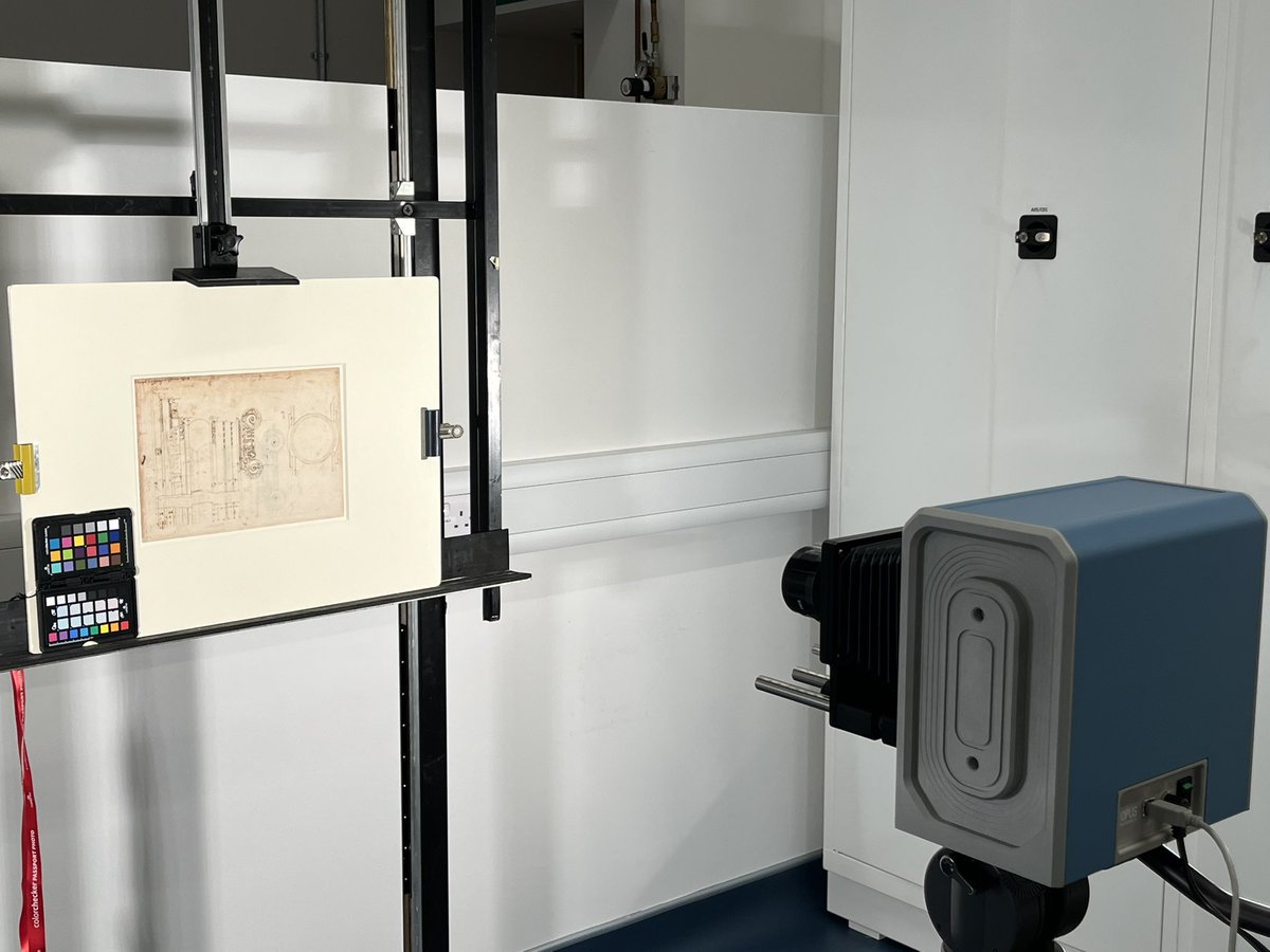 lucianoor_m's tweet photo. Back to the lab after a season of conferences ! Looking at Palladio’s drawings using our IR reflectography camera #IRR #Imaging #heritagescience #palladio #ahrc #ourVAM https://t.co/QR4DYVGz2V
