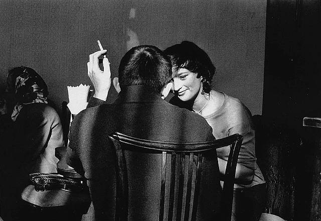 literlandweb1's tweet photo. “Y si un día no tienes ganas de hablar con nadie, llámame… estaremos en silencio”.
Gabriel García Márquez
📷Frank Horvat https://t.co/t96D6Z6Fxj